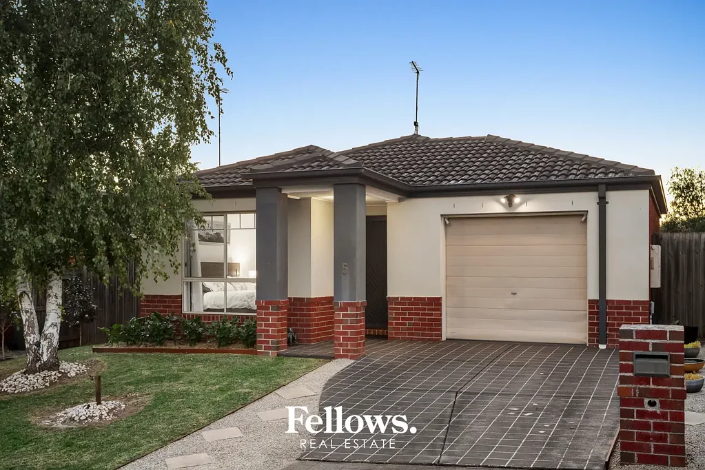 5 Rowan Walk, Drouin, VIC 3818