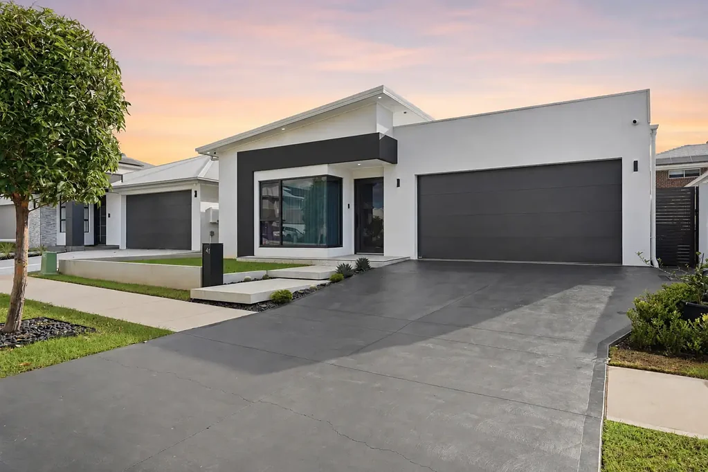 Menangle Park 4 Bedroom Luxury Living with Exceptional Entertaining!