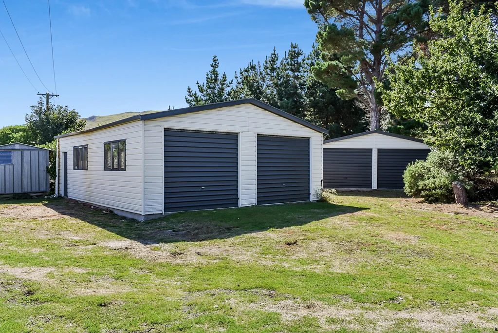 Harington Point Otago Peninsula Freehold section & fabulous garaging