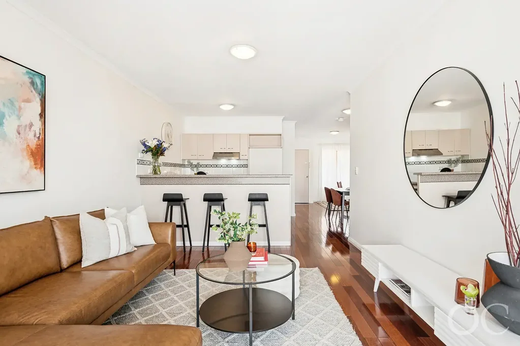 Adelaide 2Habitaciones UNDER CONTRACT by Cynthia Sajkunovic