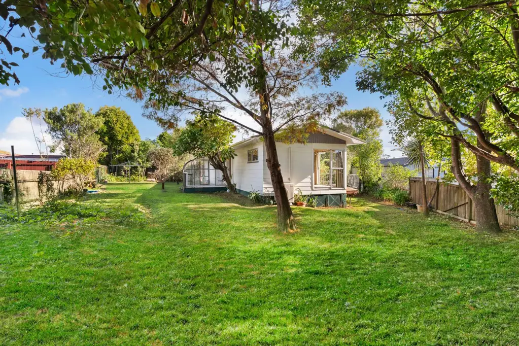 Pakuranga Heights 3房  Unlimited Potential - 902sqm (mol) Land