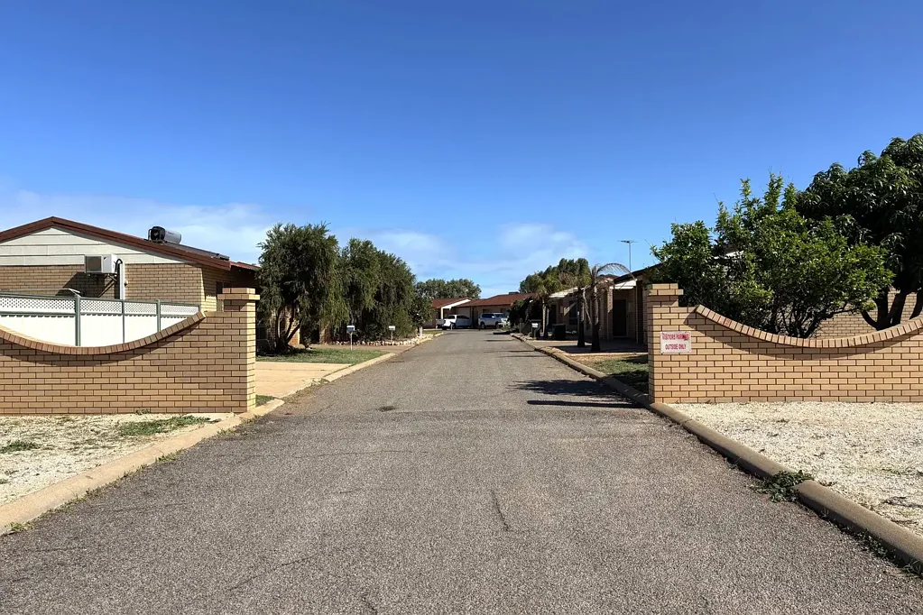 East Carnarvon 2 Bedroom Ideal Lock and Leave Brick Unit