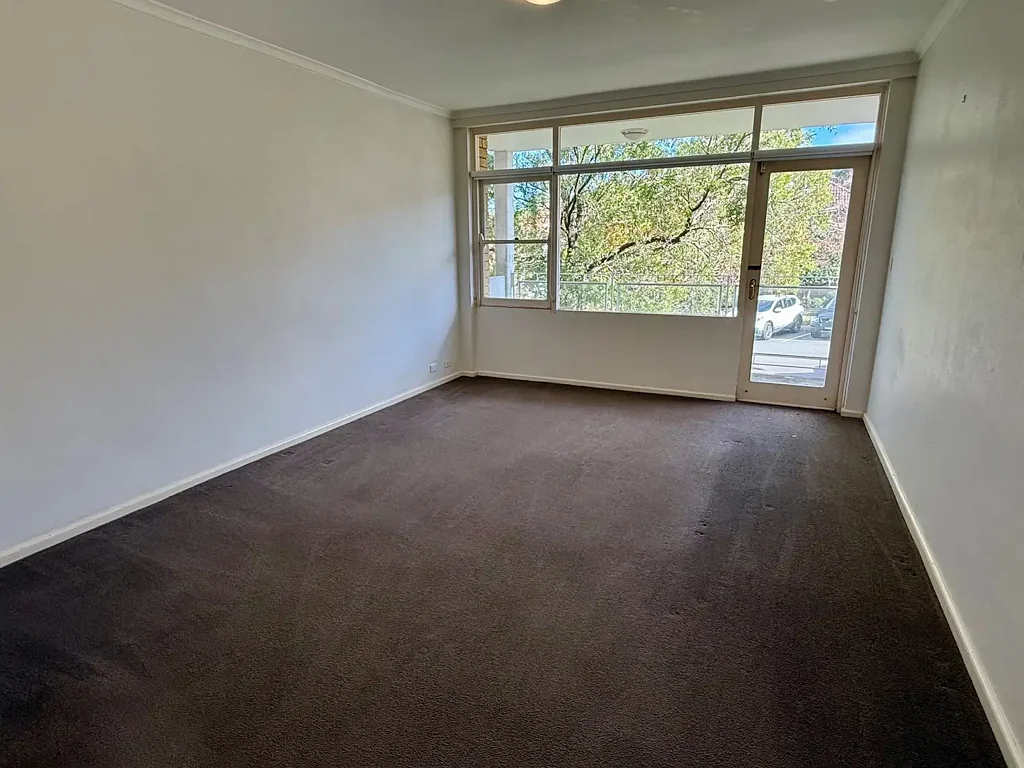TWO BEDROOM APARTMENT WITH PARKING!