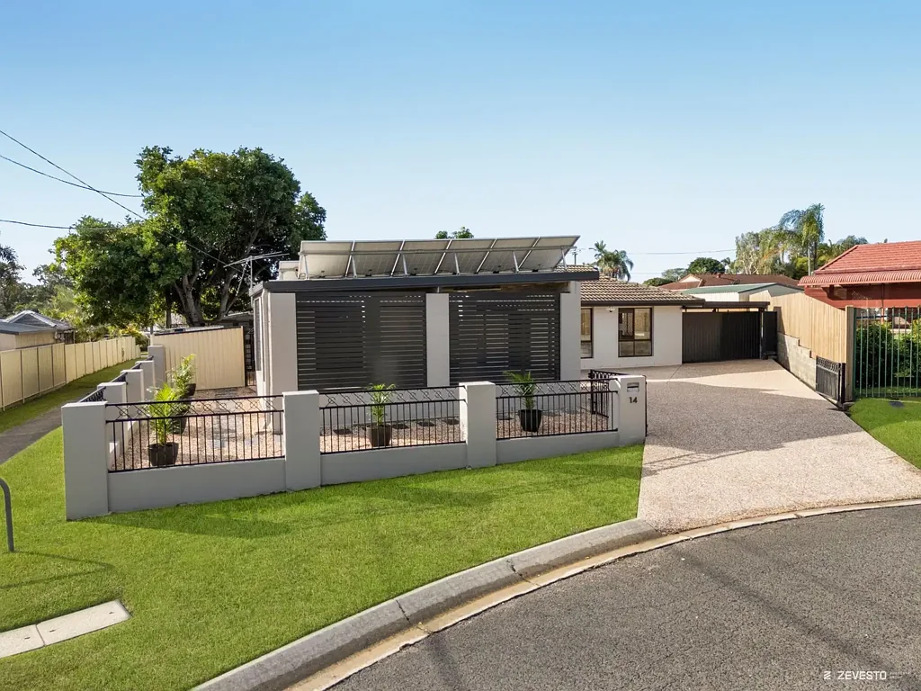 Crestmead 3ห้องนอน UPDATED LOWSET LIVING | SECURE YARD | READY TO MOVE IN