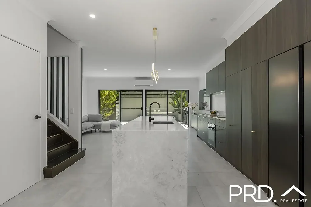 Varsity Lakes 3ਬੈੱਡਰੂਮ Stunning Townhouse in the heart of Varsity Lakes