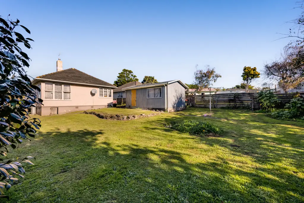 Hawera 3غرفة نوم Semi-renovated, needing final touches