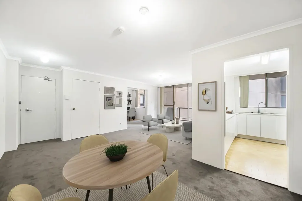NEW RENOVATED APPARTMENT NEAR TOWN HALL