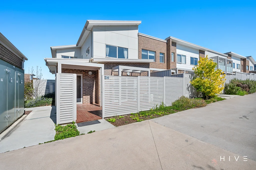 Oversized townhouse located in the heart of Molonglo Valley