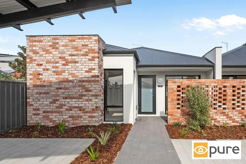MODERN LOW MAINTENANCE LIVING IN THE HEART OF HAMILTON HILL