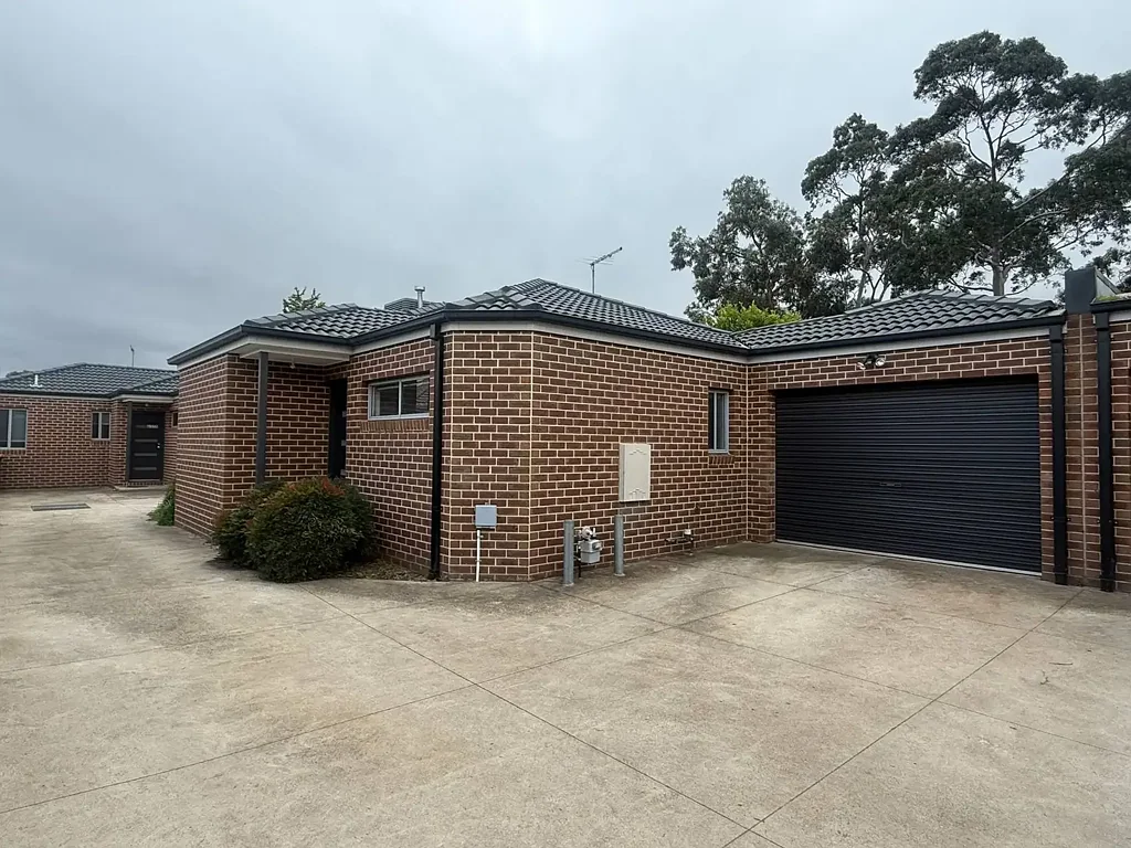 Modern Unit – Walk to Woodgrove Shopping Centre, High Street & Public Transport