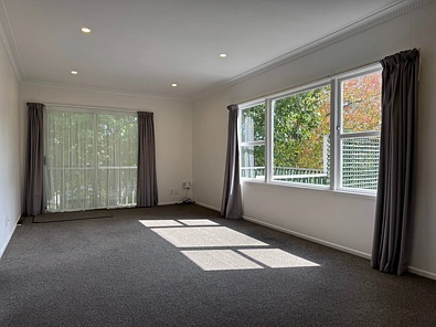 Charming Elevated Unit in Prime Meadowbank Loc...