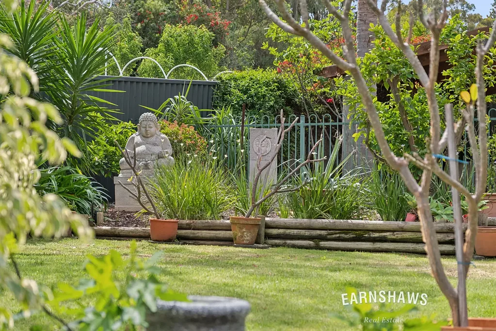Helena Valley 4房  A lifestyle of space, privacy and luxury on stunning 2,211m2 block.