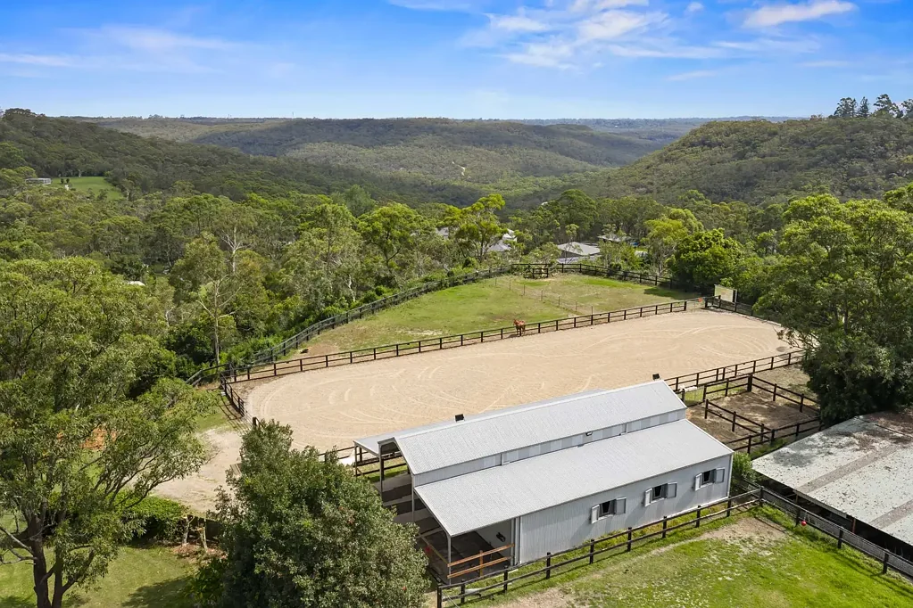 Terrey Hills 4房 5.21英亩高地庄园 壮观240度林景 罕见海角布局 顶级马术设施 多重收入来源 Elevated Headland Position - 240 Degree Bushland Views & Exceptional Income Potential