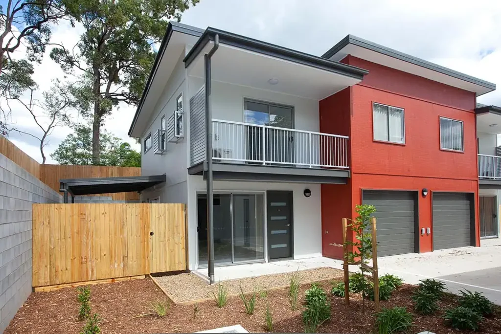 3 Bedroom Townhouse 2 Garages