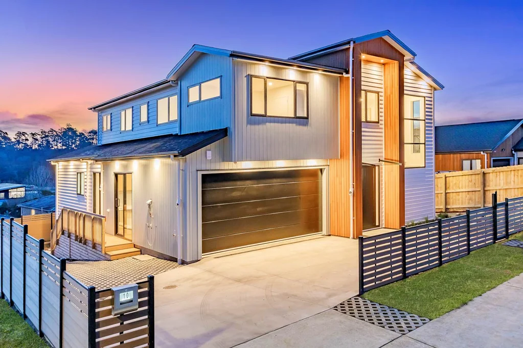 Swanson 6房 全新住宅！祖母房+内进式双车库，10年Master Build质保，坐拥全景风光！ Brand New 6-Bed Home + Granny Flat & Views