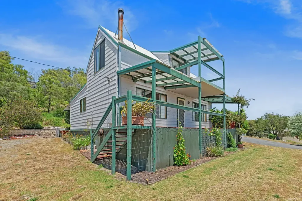 7 Connelly Street, Little Grove, WA 6330