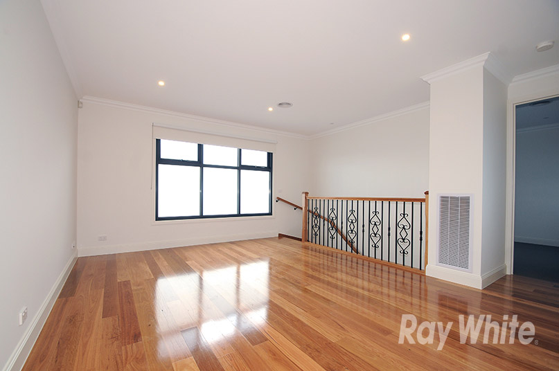 73 ORCHARD ST, GLEN WAVERLEY VIC 3150, 0 habitaciones, 0 baños, Townhouse