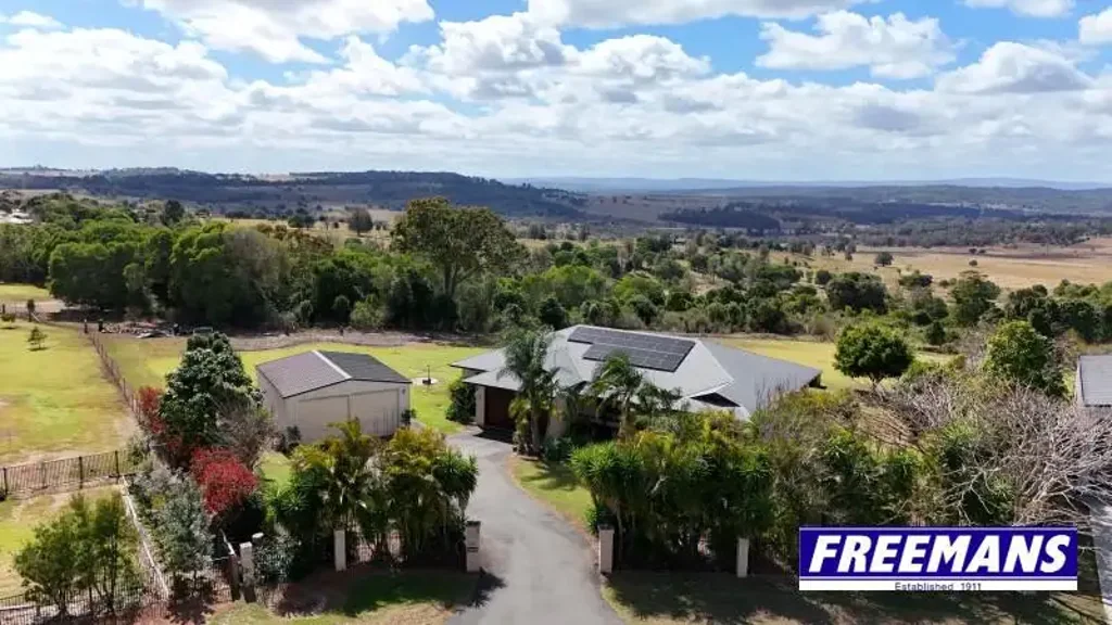 Kingaroy 4房  Private Dress Circle Residence with Stunning Rural Valley Views