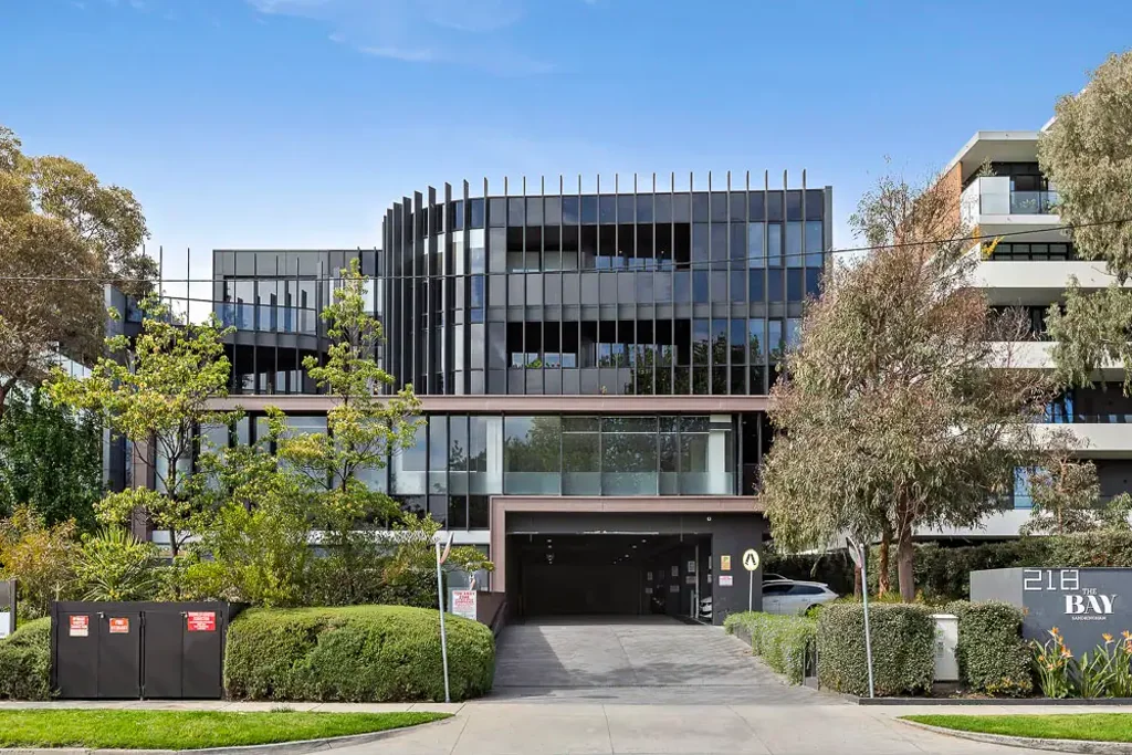 Sandringham 1 Slaapkamer Modern apartment in a Bay complex.