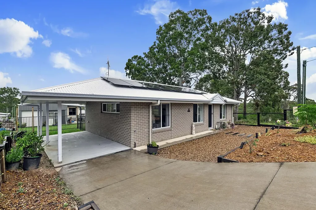 River Heads 2Zimmer Coastal Comfort & Low-Maintenance Living in Peaceful River Heads