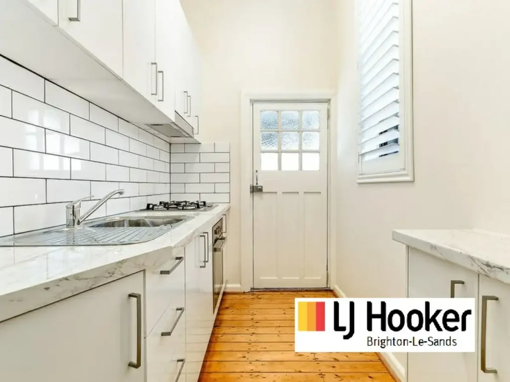 HUGE GROUND FLOOR TOTALLY RENOVATED ONE BEDROOM APARTMENT WI