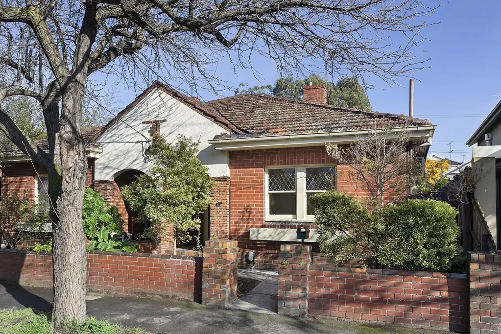 Conveniently located villa house