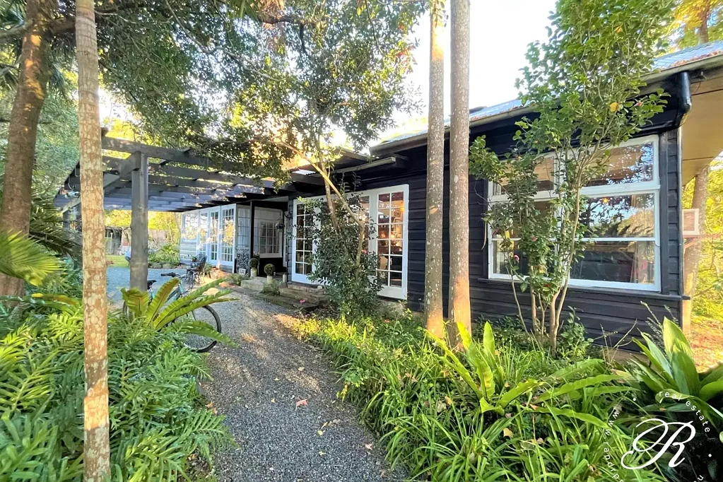 Wootton MOTIVATED VENDORS & PRICED TO SELL
Country Retreat - Enormous Dam - Private Rainforest