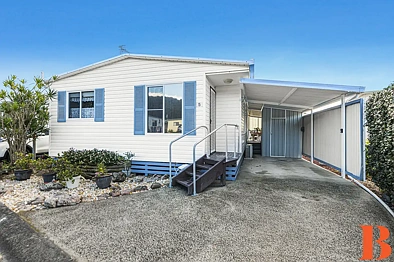 Green Point 4chambre 4 Bedrooms - Guests, Hobbies and Grand Kids - 2 Car Parks - Minutes walk to Shopping