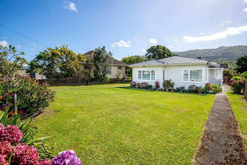 Tawa 3ห้องนอน Sunny, Well-Presented Property in Tawa/Linden