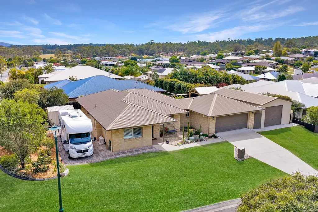 Gympie 3Habitaciones Exceptional Side Access, A Large Shed, Low-Maintenance & Corner Block… In Town!