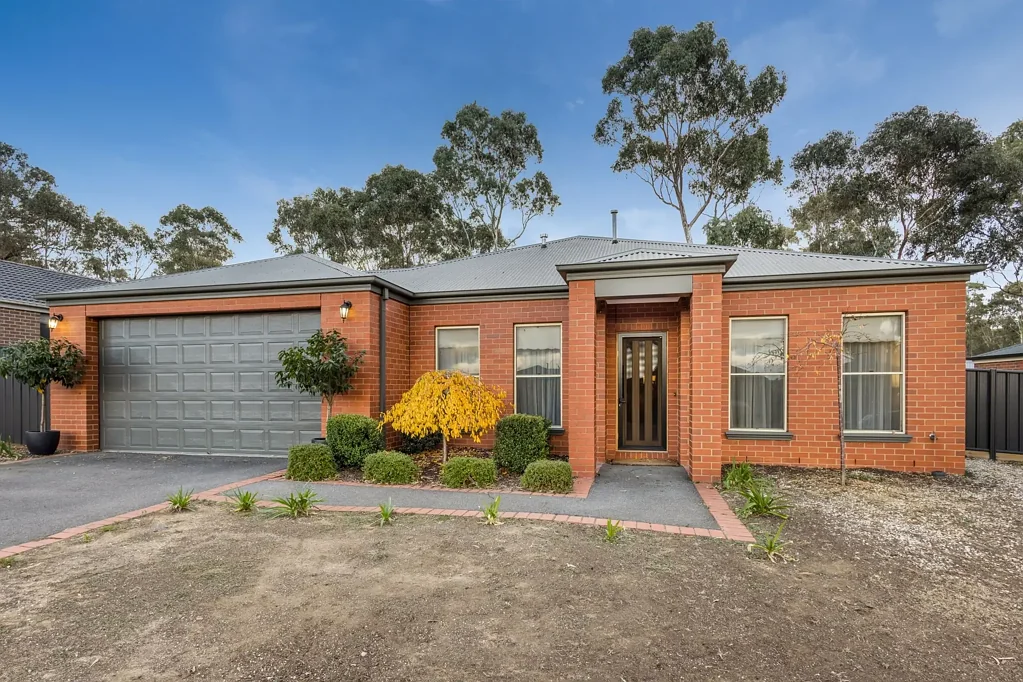 Strathfieldsaye 4ห้องนอน Well Presented Home in Tranquil Location