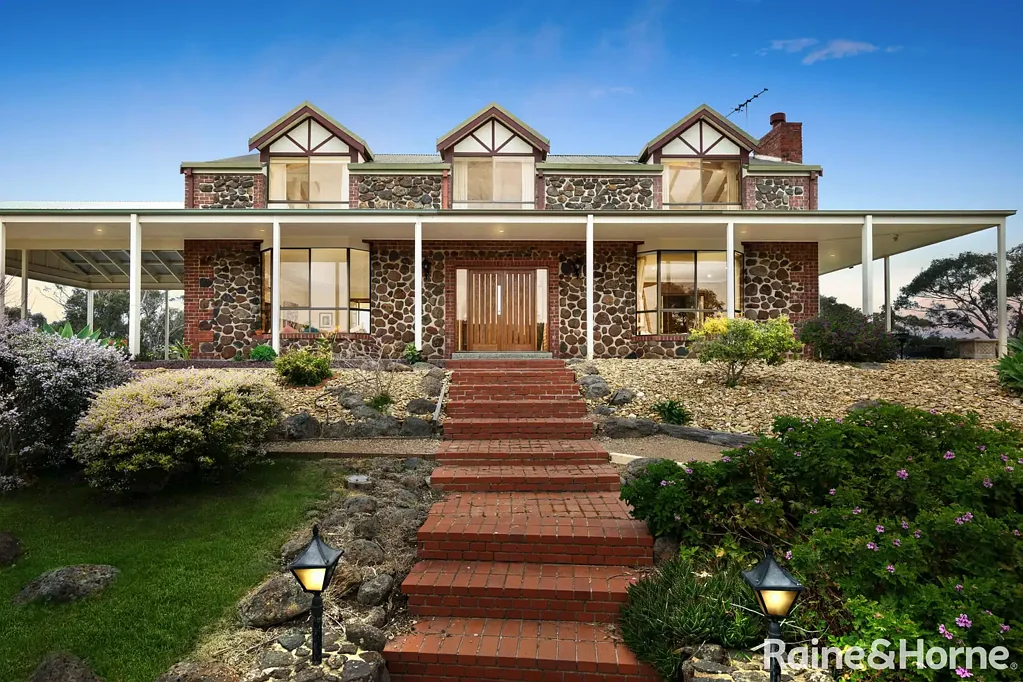 Whittlesea 9 Slaapkamer Intergenerational Living, Boutique Business, or Private Sanctuary - The Choice is Yours