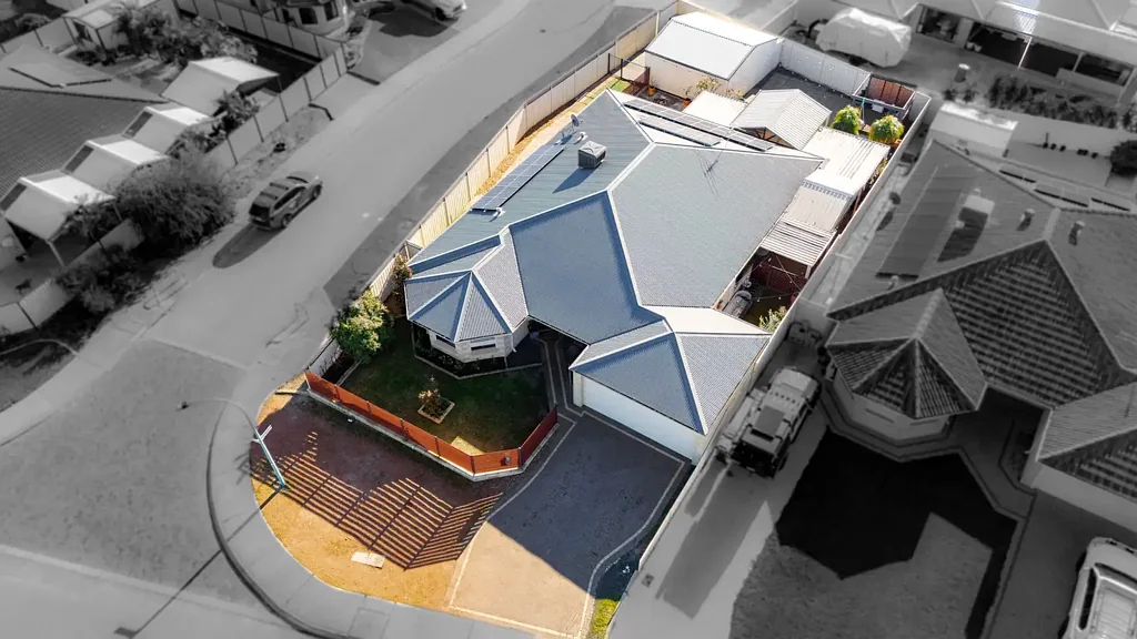 Gosnells 4房  Large family home with 6x6m powered workshop.