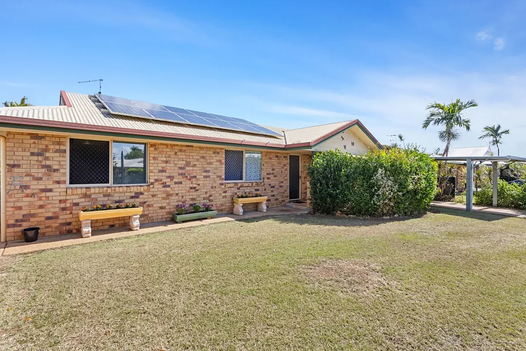 Gracemere 3ਬੈੱਡਰੂਮ Spacious Lowset Brick Home on Large Block with Shed & Solar