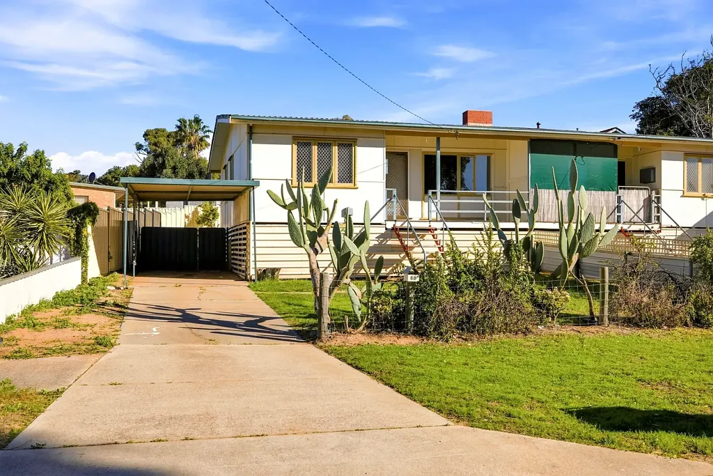 Neat Duplex Close to Amenities and Schools