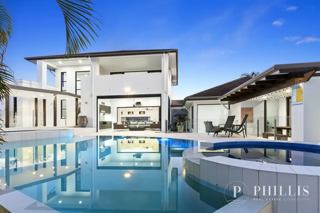 Hope Island 5chambre Did anyone say pool party? An entertainer's dream home, 3 wings, 5-car garage, huge lawn spaces