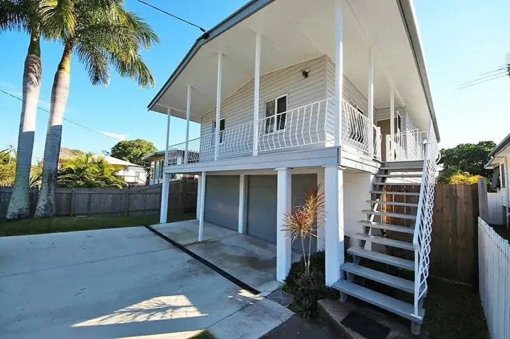 HIGHSET 3 BEDROOM HOME!