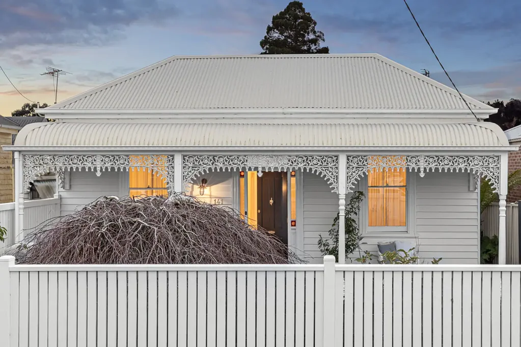 Ballarat East 4 Bedroom Spacious Split-Level Family Home with Quality Finishes and Rear Access