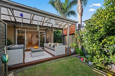 Glengowrie 3房  Easy Modern Living Meets a Breezy Coastal Lifestyle.
