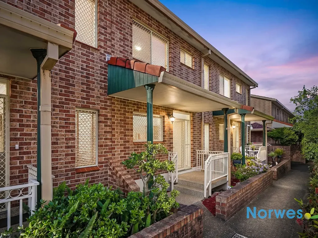 Bankstown 3कमरा Spacious Full Brick Townhome in a Prime Location
