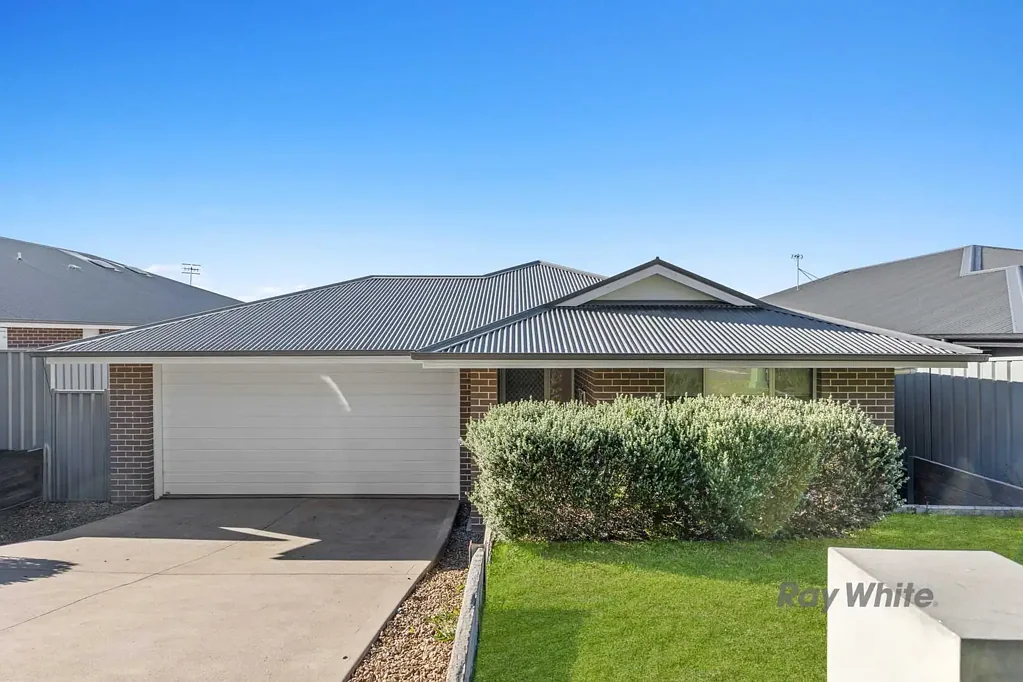 Burrill Lake 4 Bedroom Contemporary Family Home in Sought-After Location
