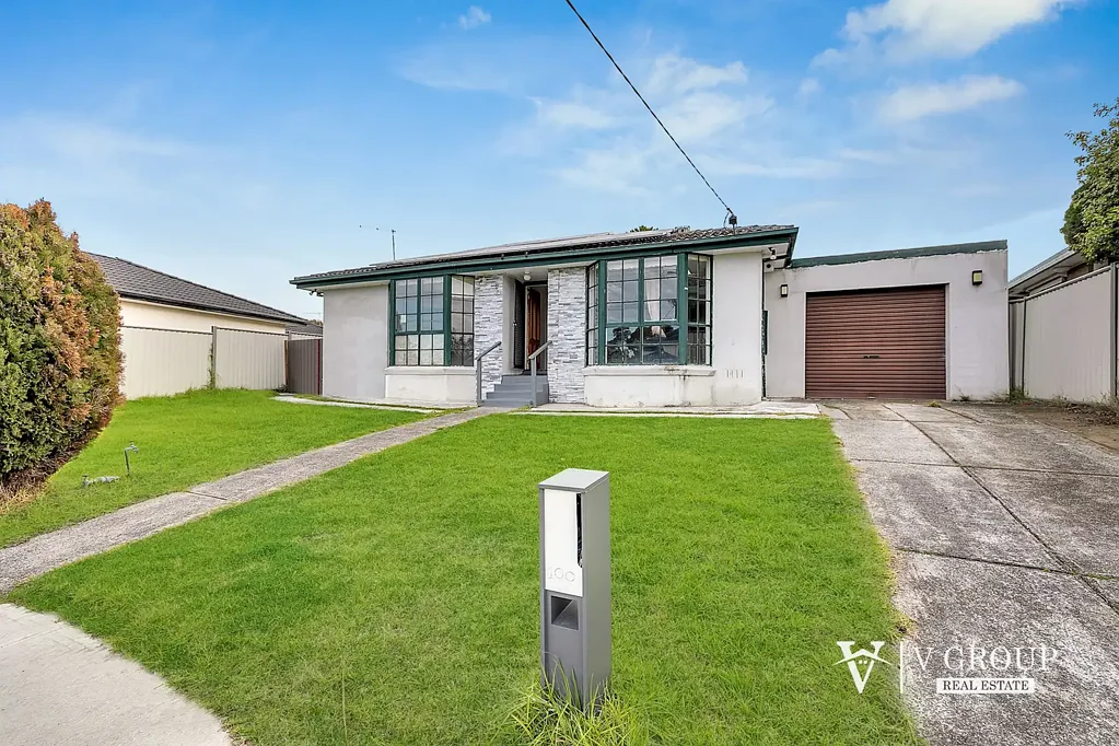 Spacious Family Home in Prime Location - 100 Hothlyn Drive, Craigieburn