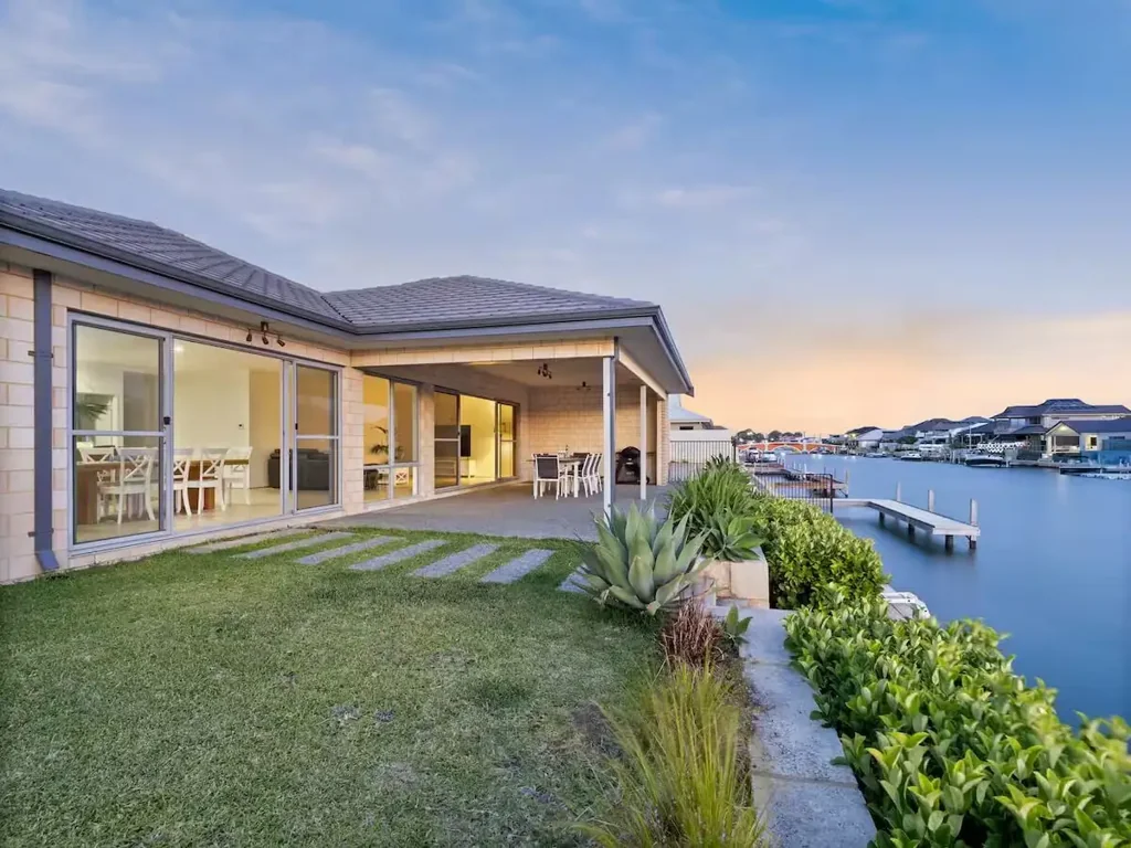 CANAL RETREAT-LUXURY WATERFRONT LIVING