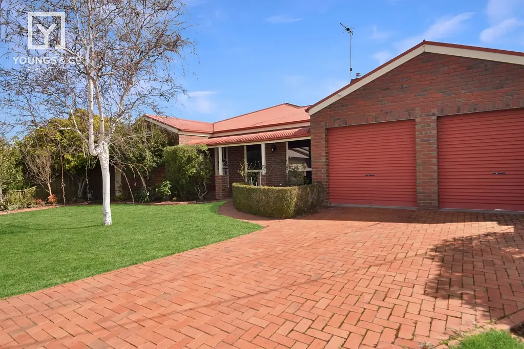 CHARMING FOUR BEDROOMS, TWO LIVING AREAS AND SWIMMING POOL