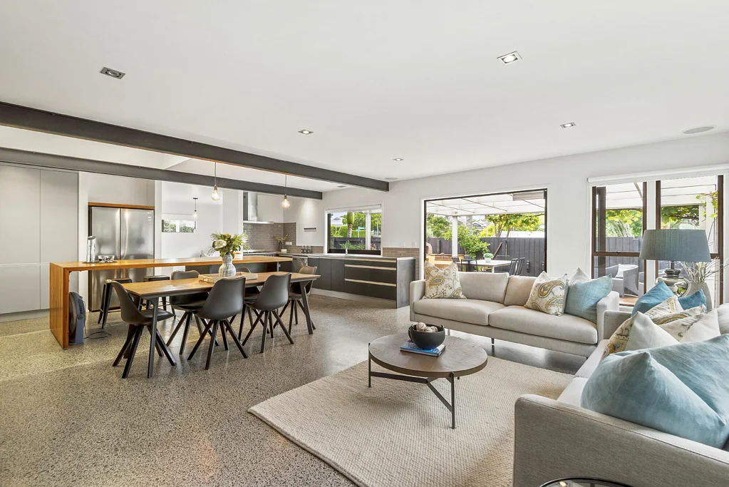 Devonport 3 Bedroom Beach Days, Pizza Nights & Easy Living