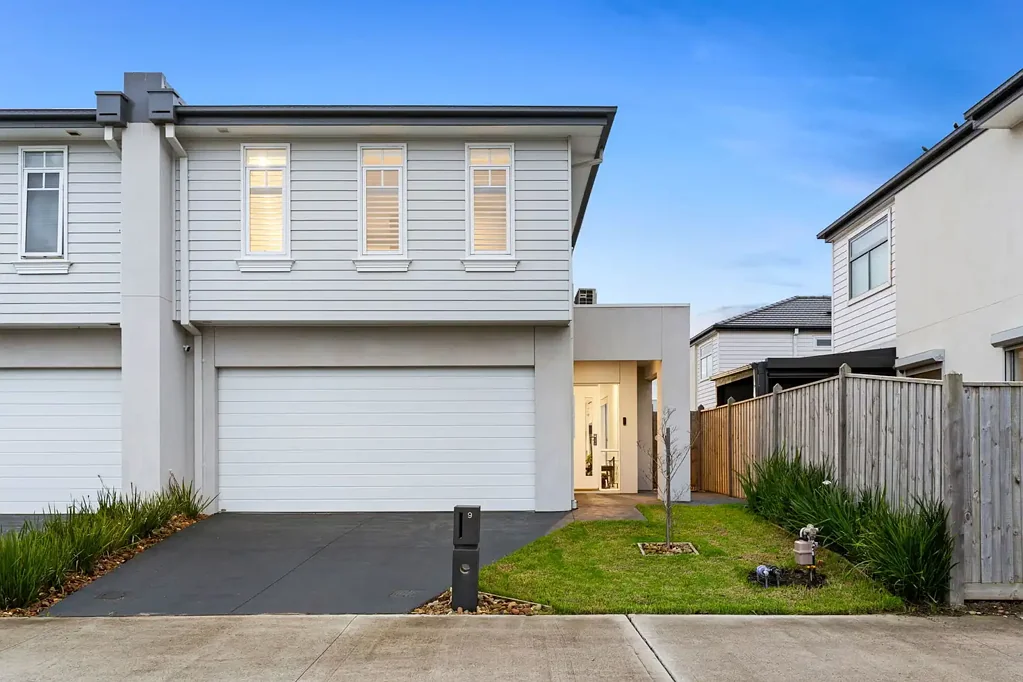 Werribee 4침실 Refined Family Luxury with Timeless Character!