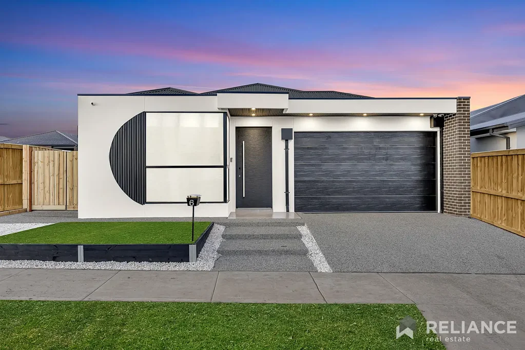 Sunbury 4 Bedroom Fully Upgraded Luxury Home – Ready to Move In!