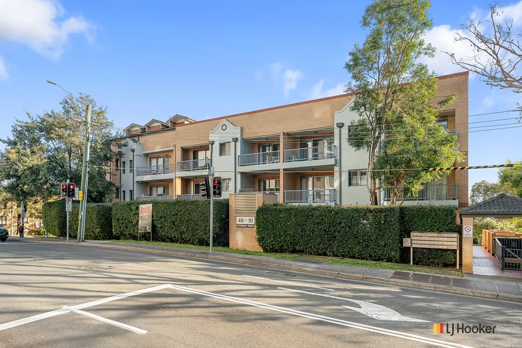 Hurstville 2 Bedroom Spacious Two-Bedder with Lock Up Garage