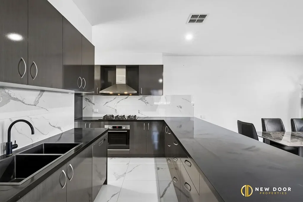 Taylor 4房  Modern Living at Its Finest!