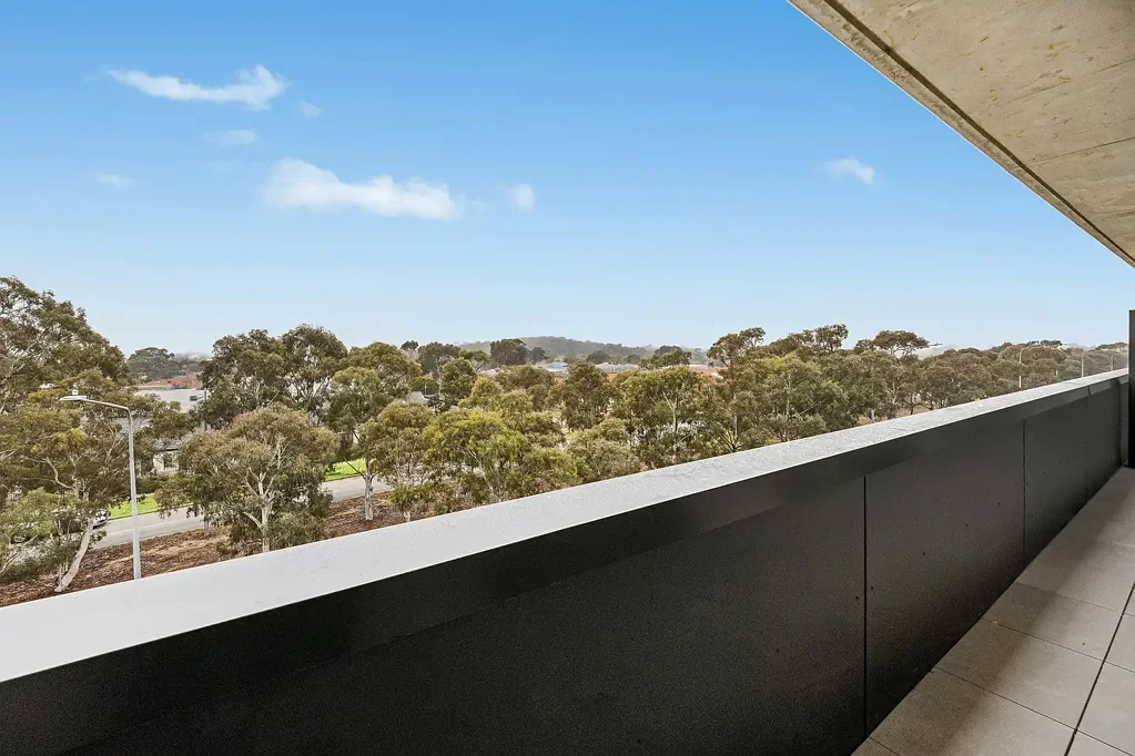 Gungahlin 2ਬੈੱਡਰੂਮ North-facing retreat with sweeping Mulligans Flat views